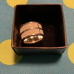 Avon pretty as a diamond ring size 6.